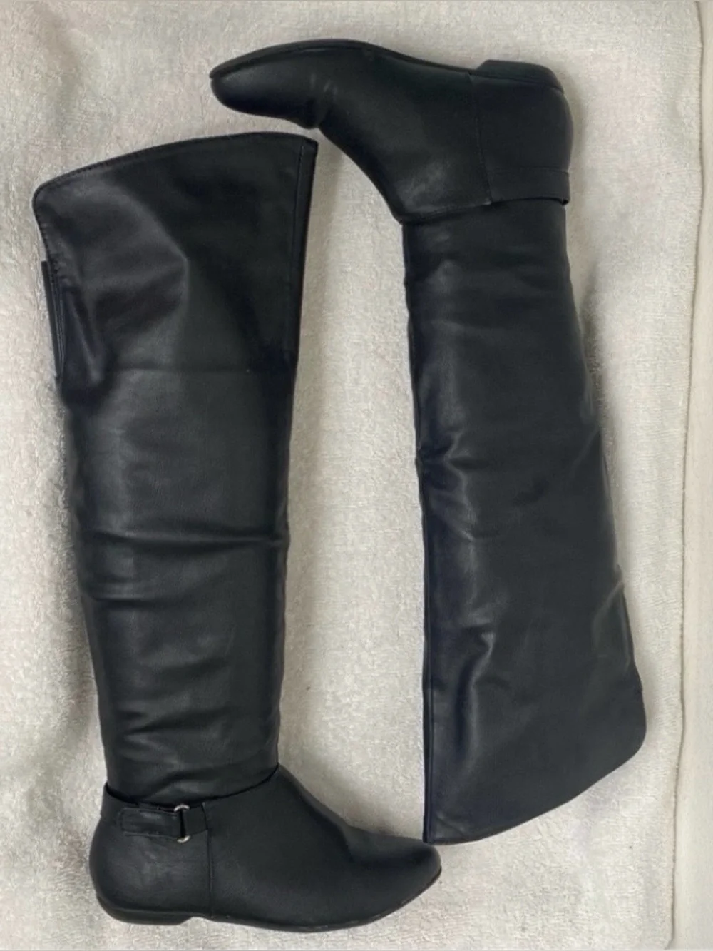 Chinese Laundry Women's Black Faux Leather Knee High Flat Riding Boots Size 5.5
